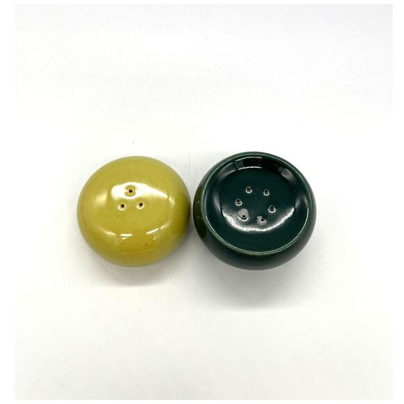 Vintage Russel Wright Iroquois China Yellow & Green Salt & Pepper Shakers - Picture 3 of 5